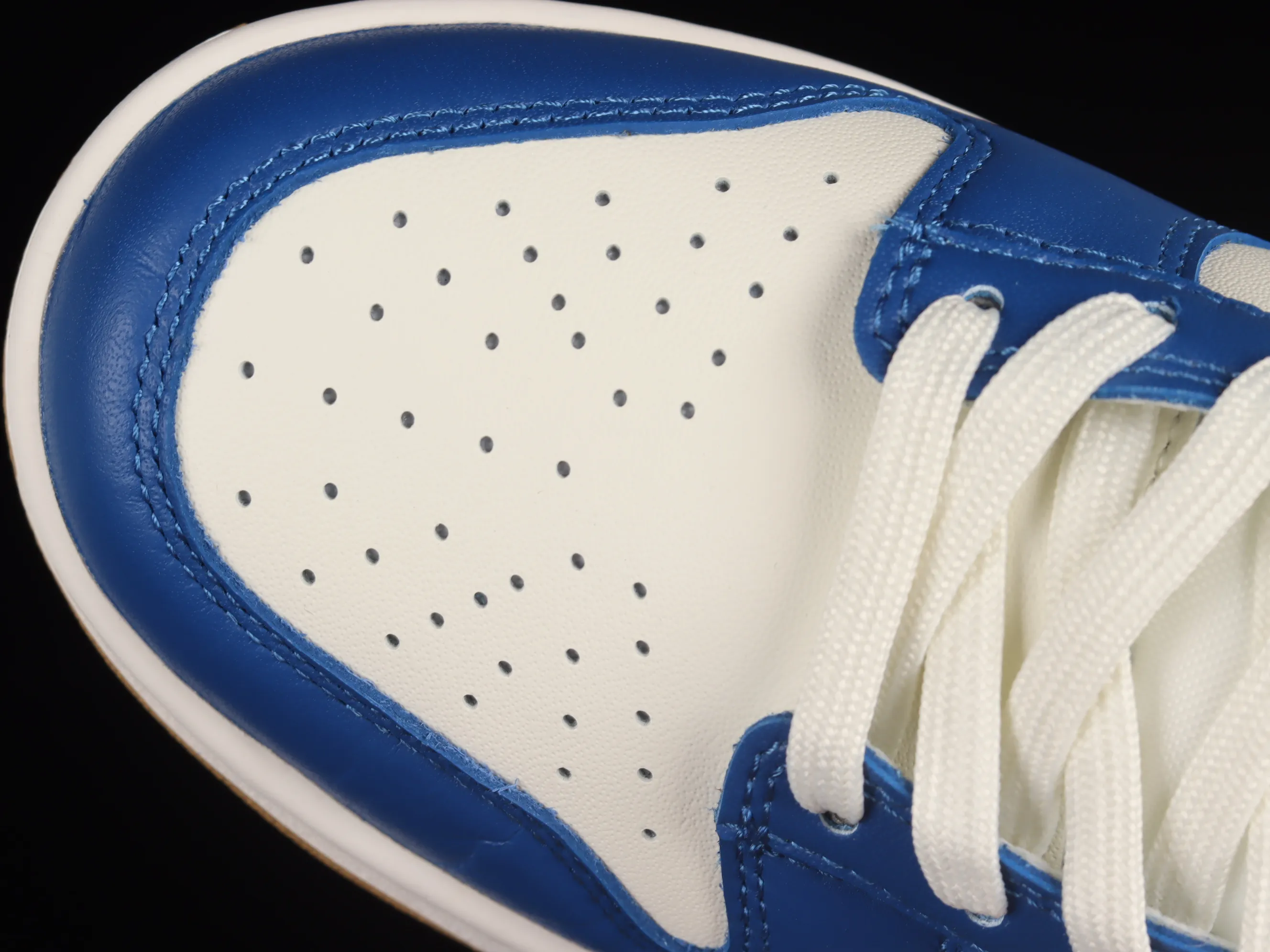 All categories Nk SB Dunk series Nk SB Dunk Low low-top sneakers Nk SB Dunk Low white and blue color SB smashed rebound high-top sneakers FB7173-141